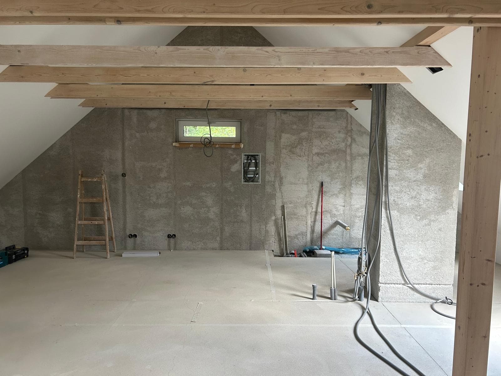 Rekonštrukcia podkrovia s vytvorením priestoru pre kúpeľňu