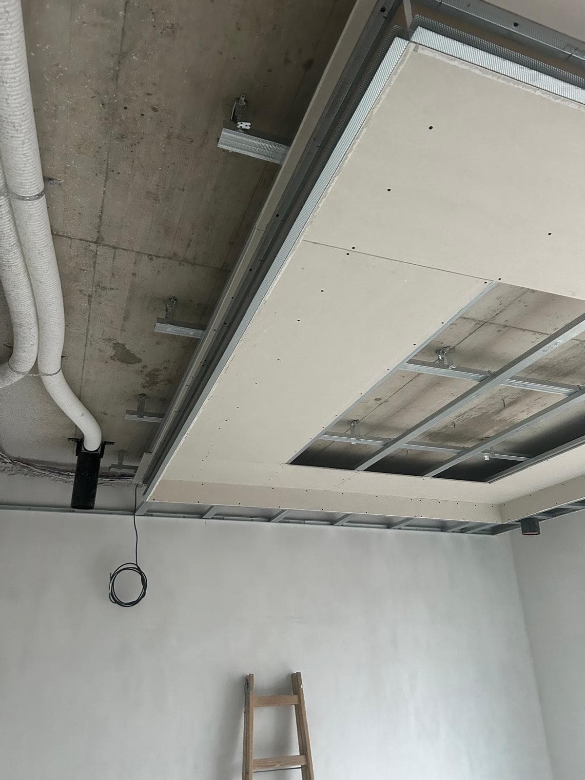 Montáž SDK podhľadov a dizajnových stropných prvkov